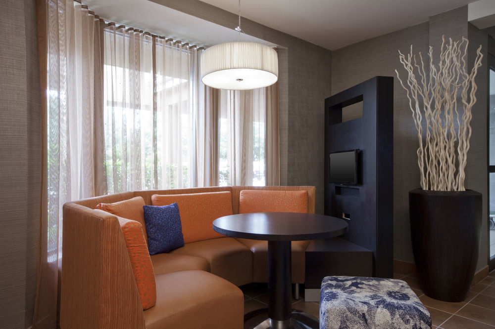 Courtyard 3* Beaumont