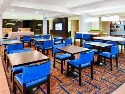 Courtyard 3*