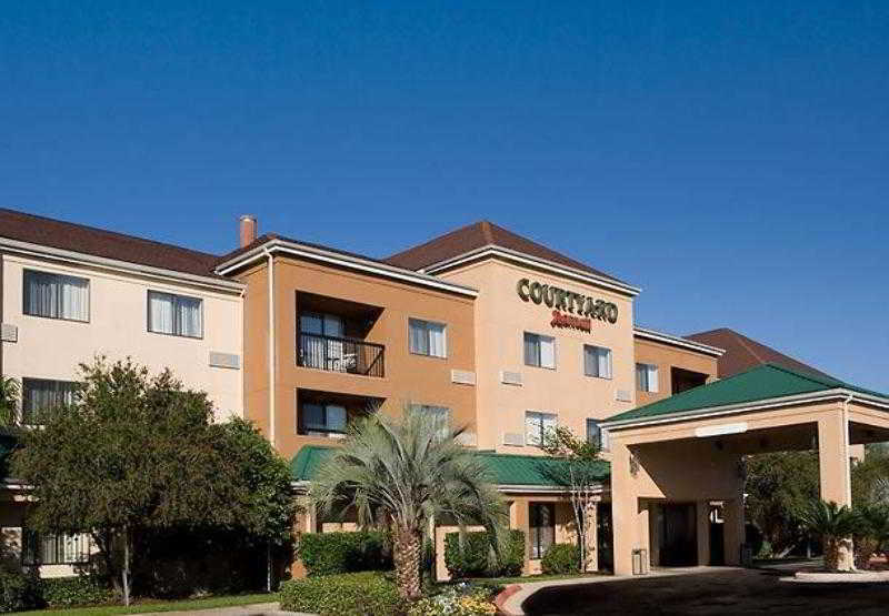 Courtyard 3*