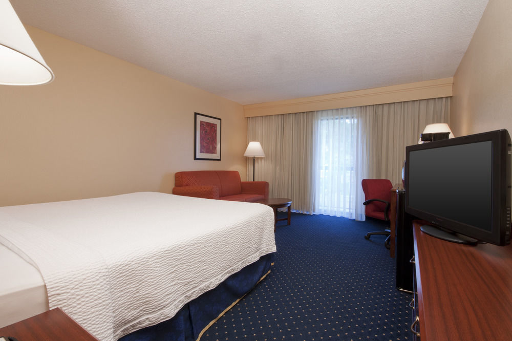 Courtyard 3*