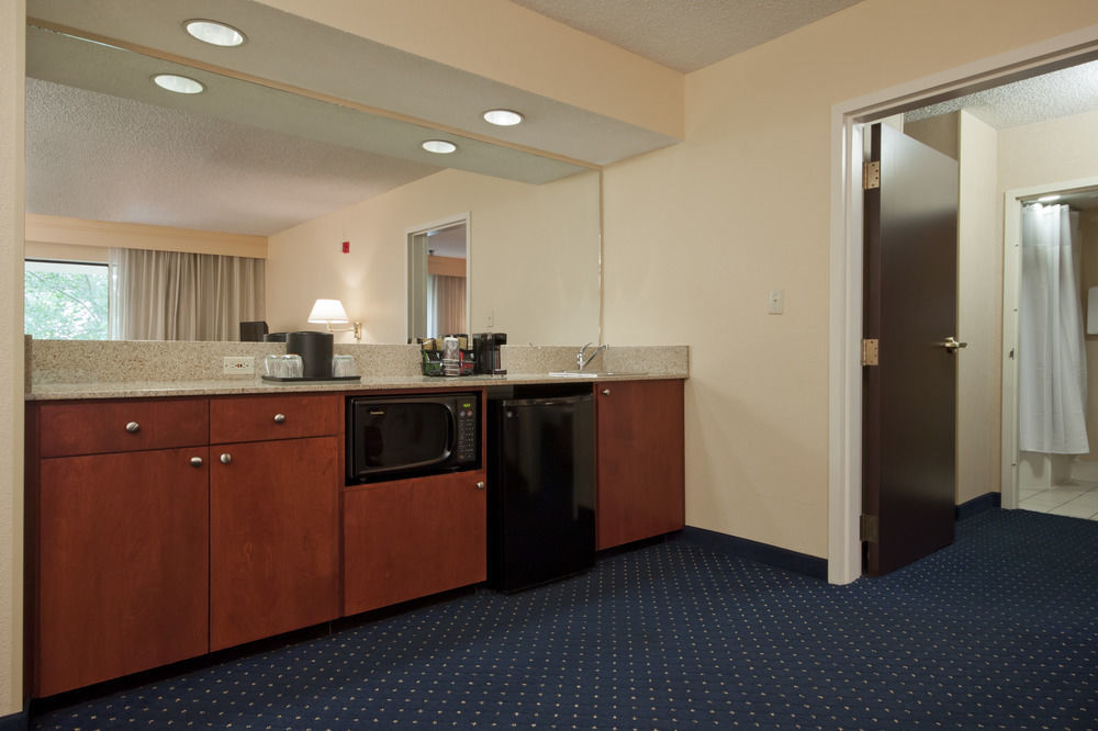 Courtyard Hotel 3*