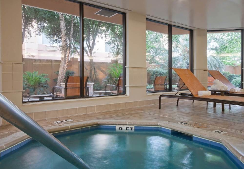 Courtyard 3*