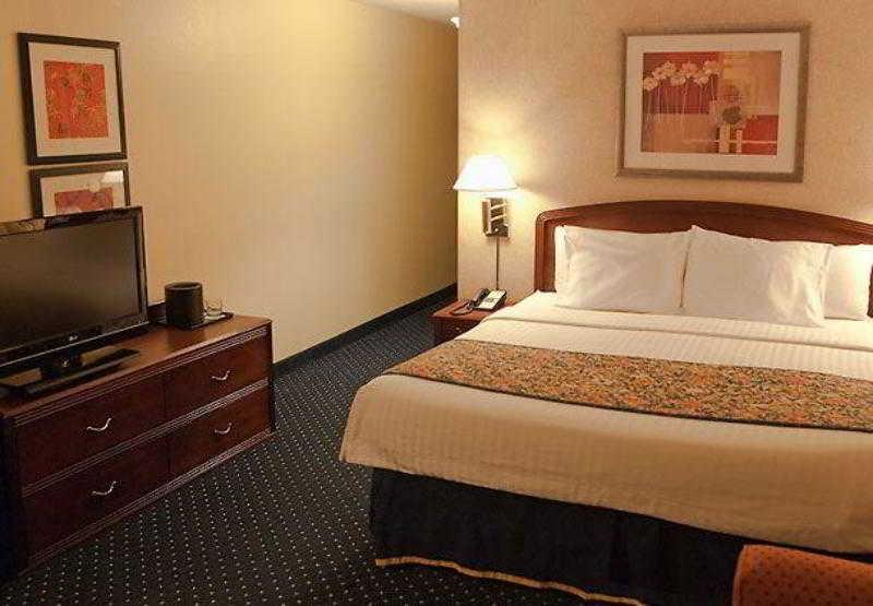 Courtyard 3* Beaumont